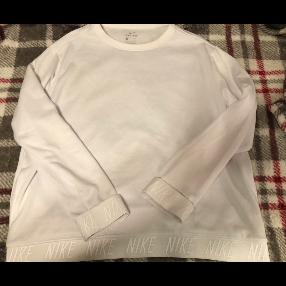 Nike women’s cropped top
